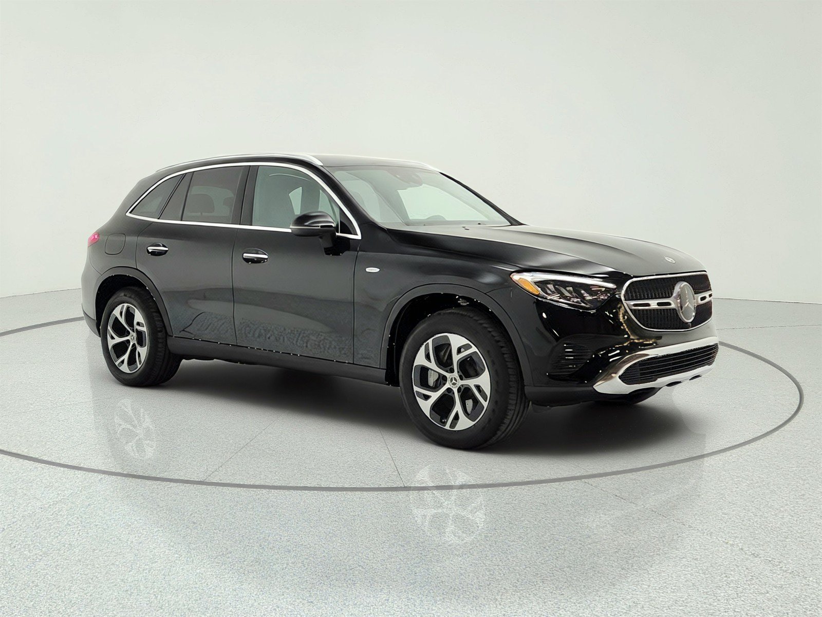 Used 2025 Mercedes-Benz GLC 350e 4MATIC image 3