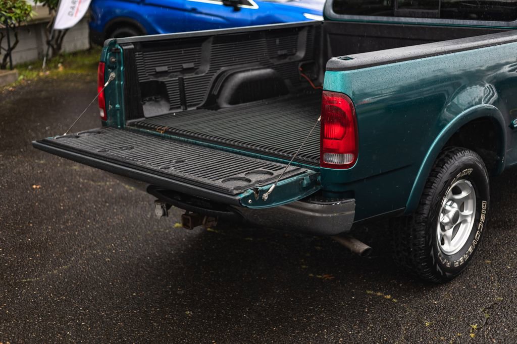 Used 1998 Ford F150 XLT image 11