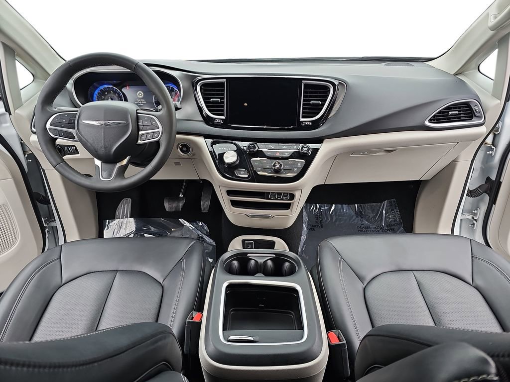 Used 2024 Chrysler Pacifica Touring-L FWD image 9
