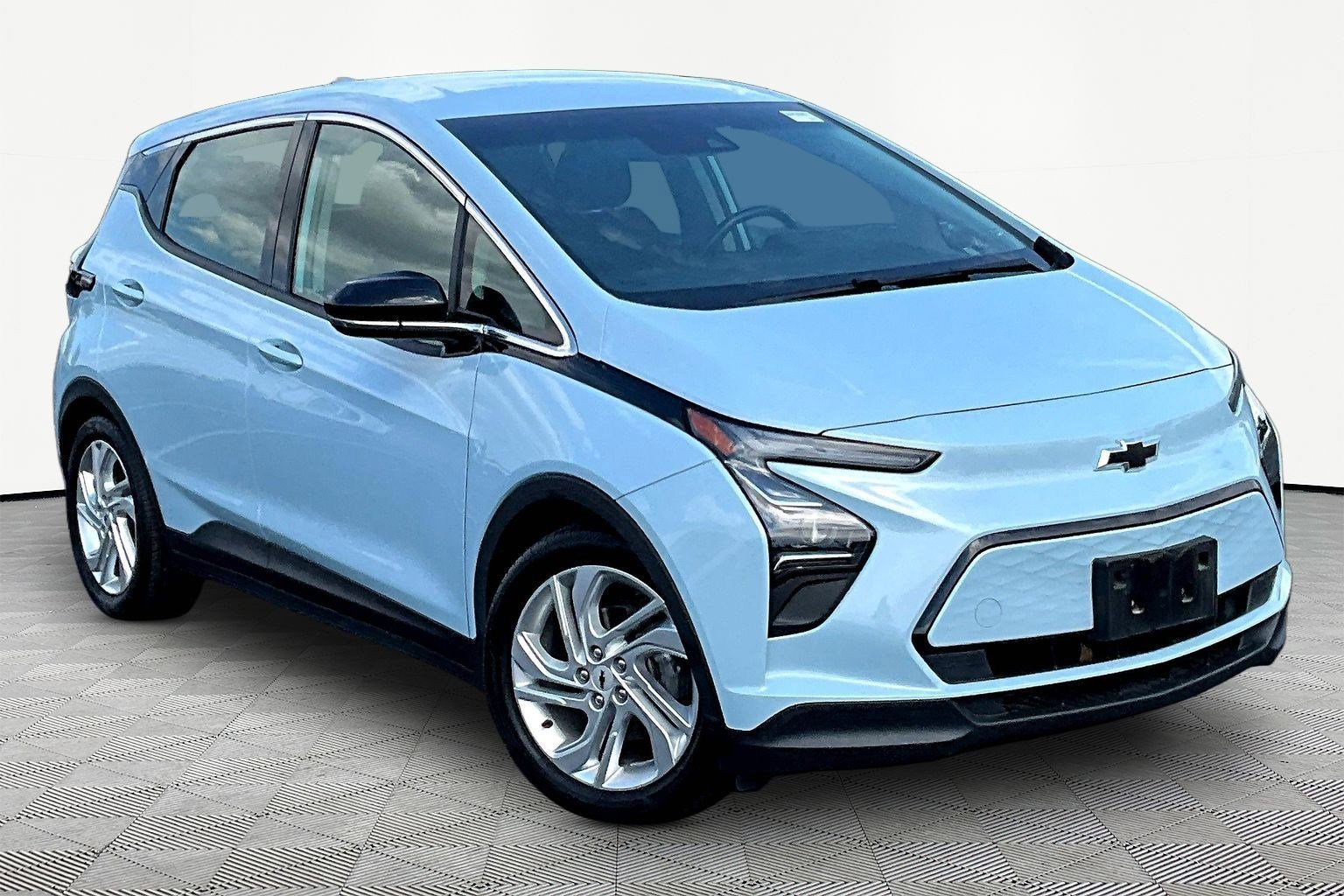 Used 2022 Chevrolet Bolt LT FWD image 3