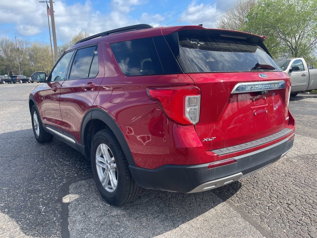 Used 2023 Ford Explorer XLT w/ Equipment Group 202A image 4