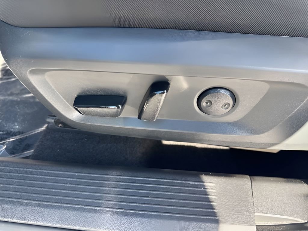 Used 2025 Nissan Rogue SV image 10