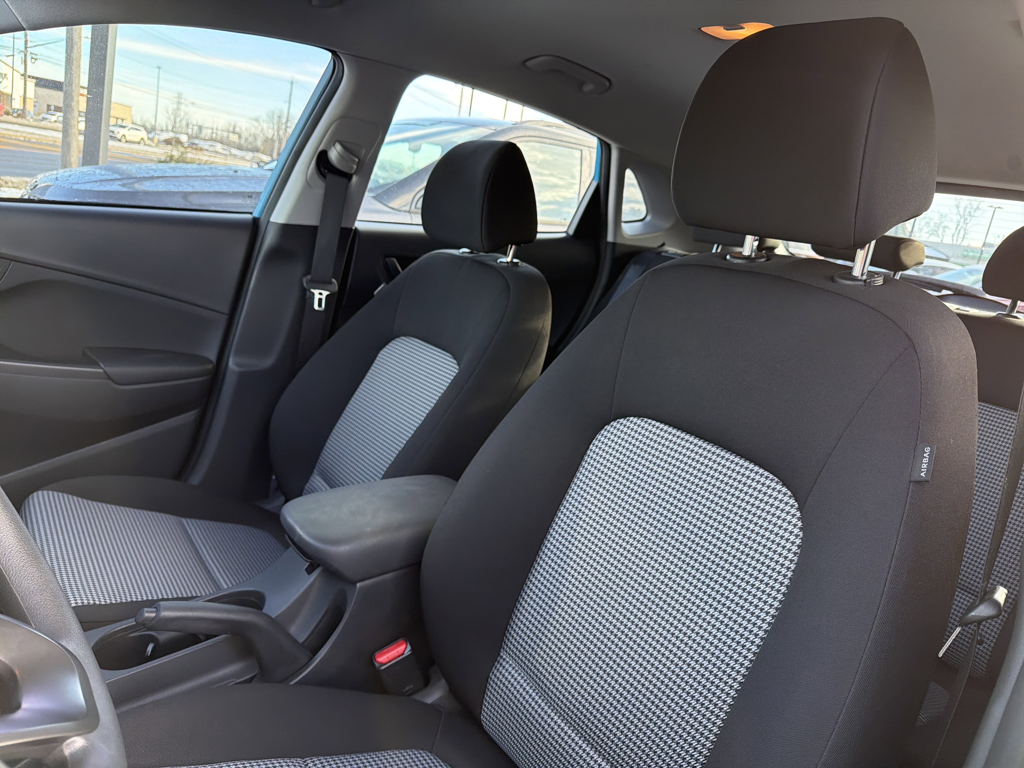 Used 2022 Hyundai Kona SE image 8