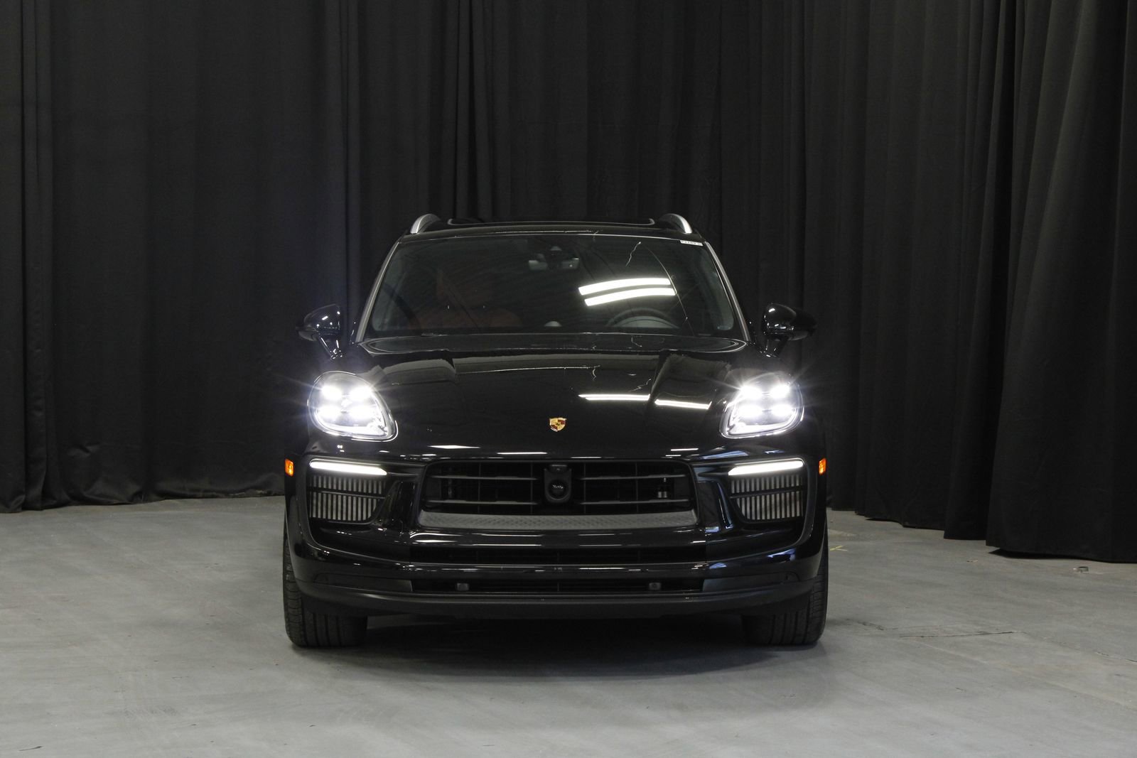 Certified 2025 Porsche Macan S AWD/4WD image 8