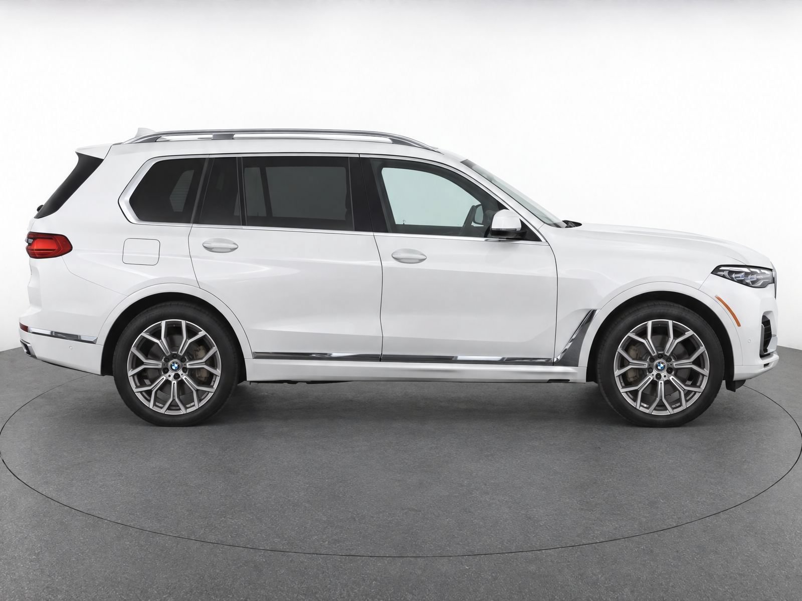 Used 2021 BMW X7 xDrive40i w/ Parking Assistance Package AWD/4WD image 4