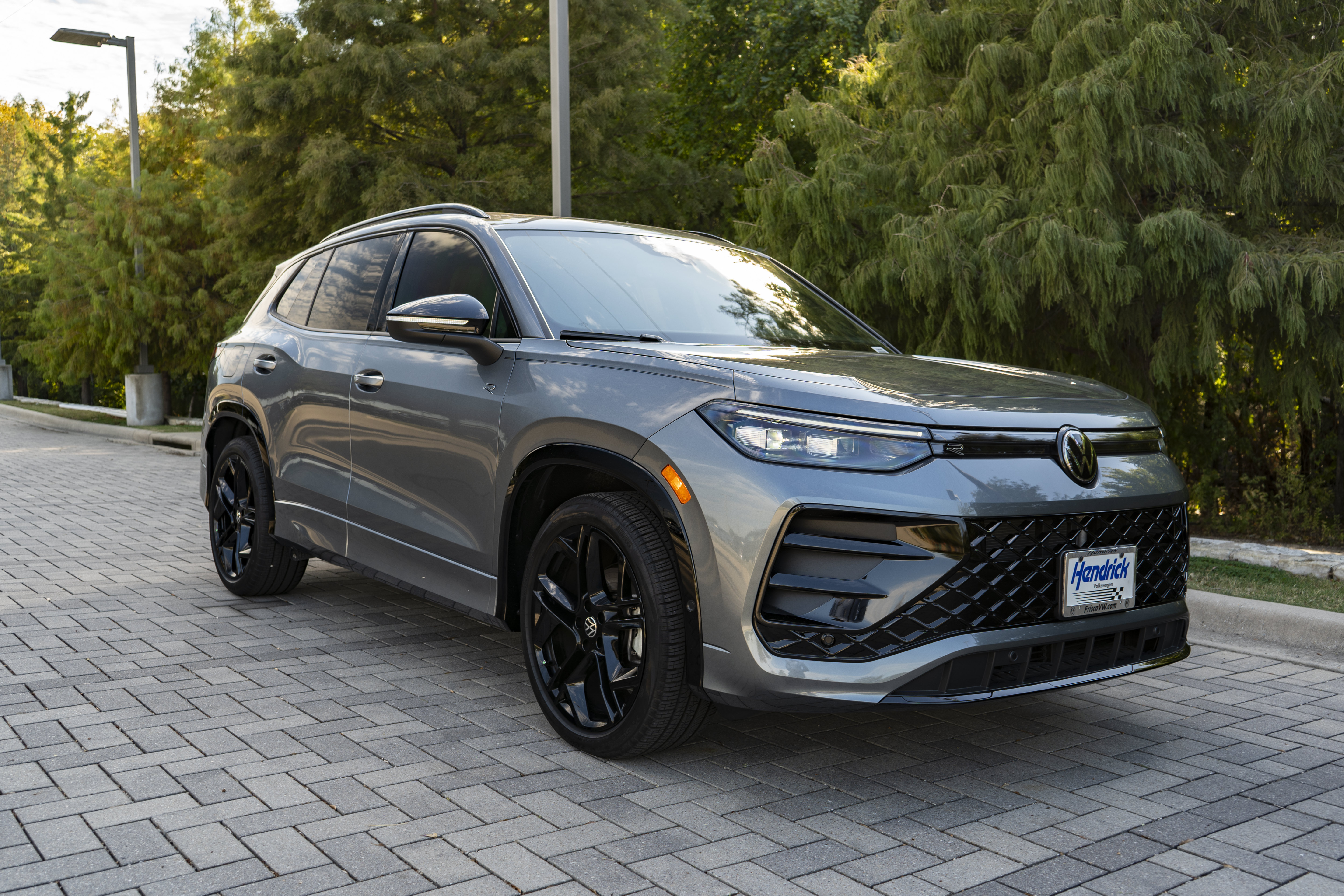 Certified 2026 Volkswagen Tiguan SE R-Line FWD image 2