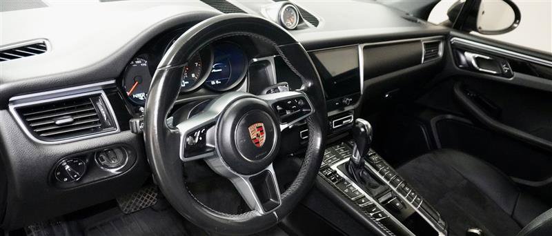 Used 2018 Porsche Macan AWD/4WD image 11