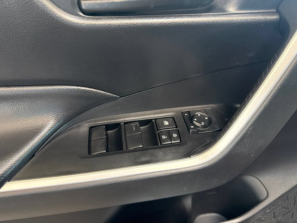 Used 2025 Toyota RAV4 LE AWD/4WD image 17
