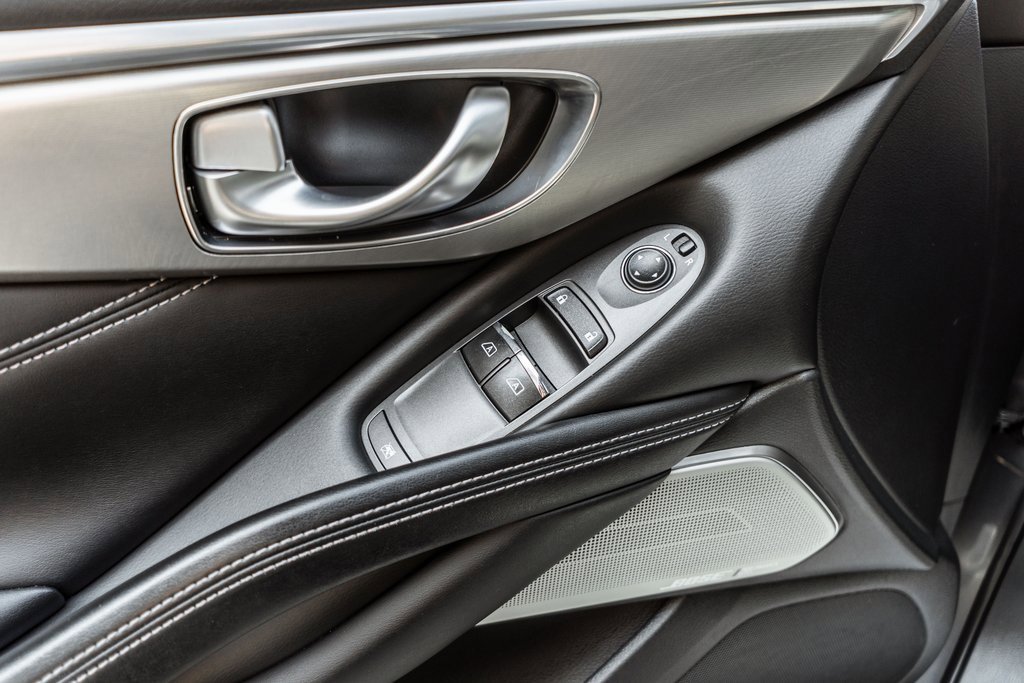 Used 2018 INFINITI Q60 3.0t Luxe image 15