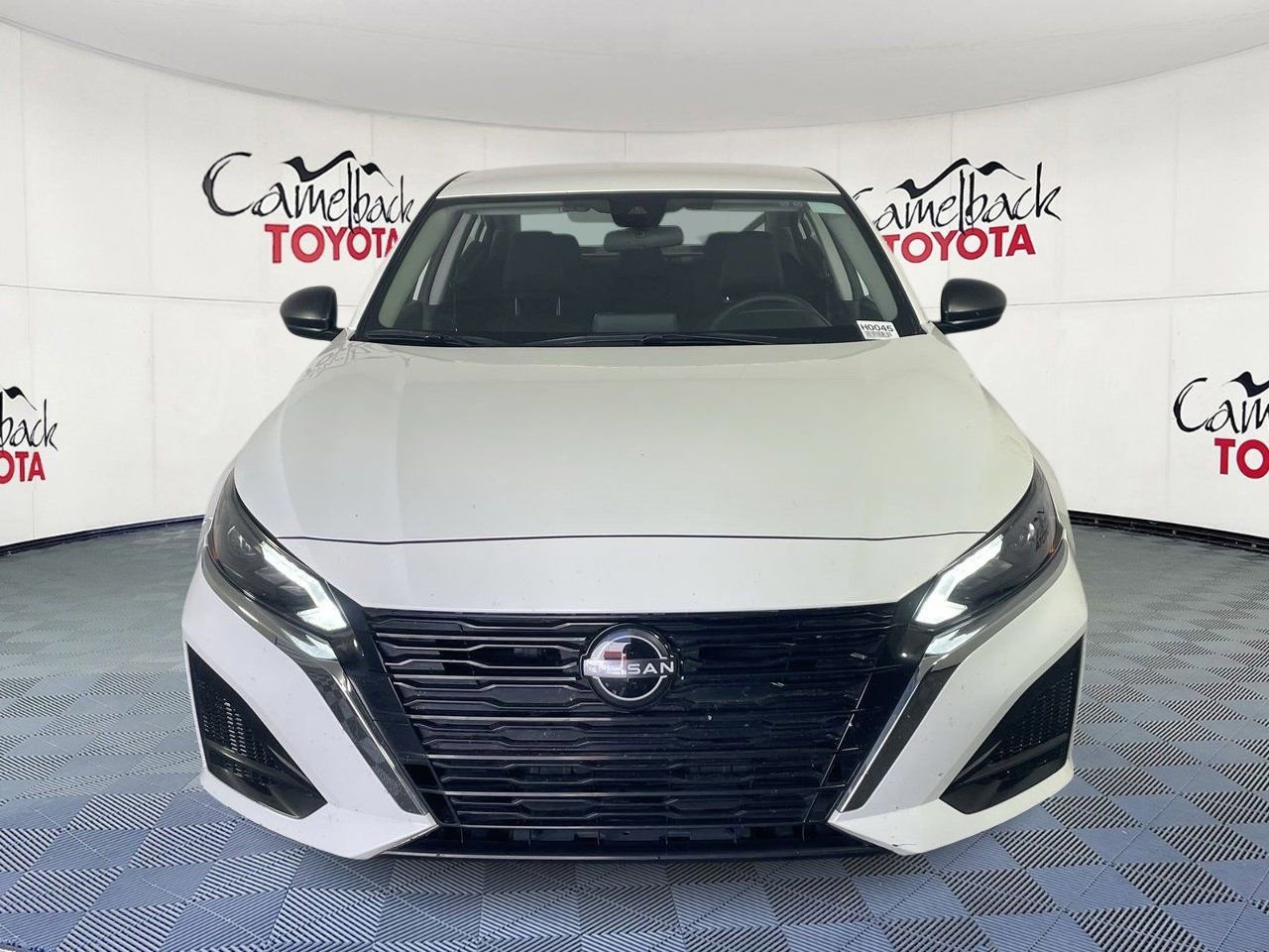 Used 2025 Nissan Altima 2.5 SV FWD image 2