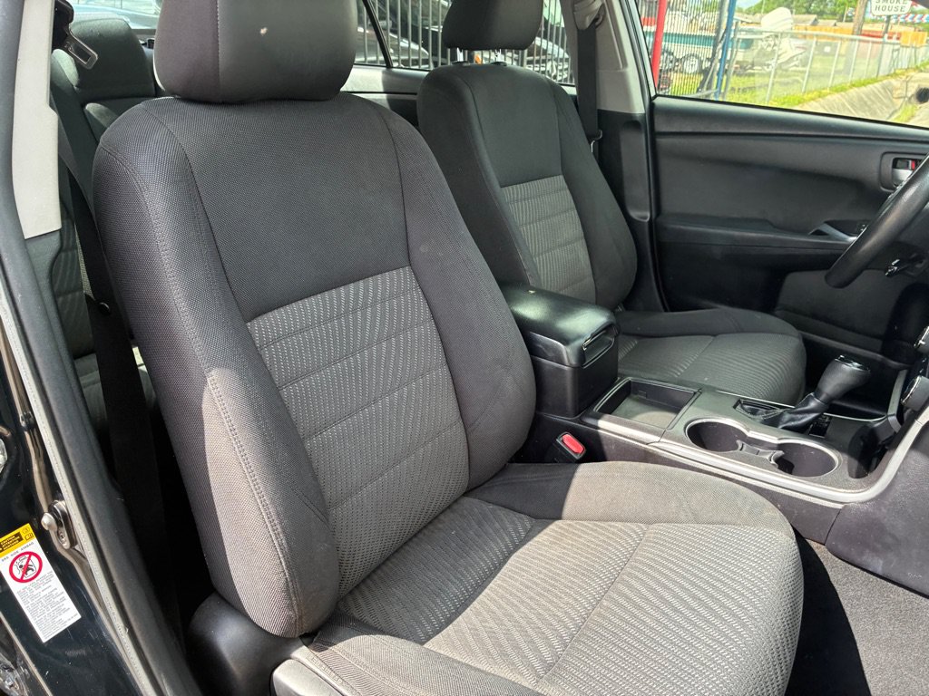 Used 2015 Toyota Camry LE FWD image 31