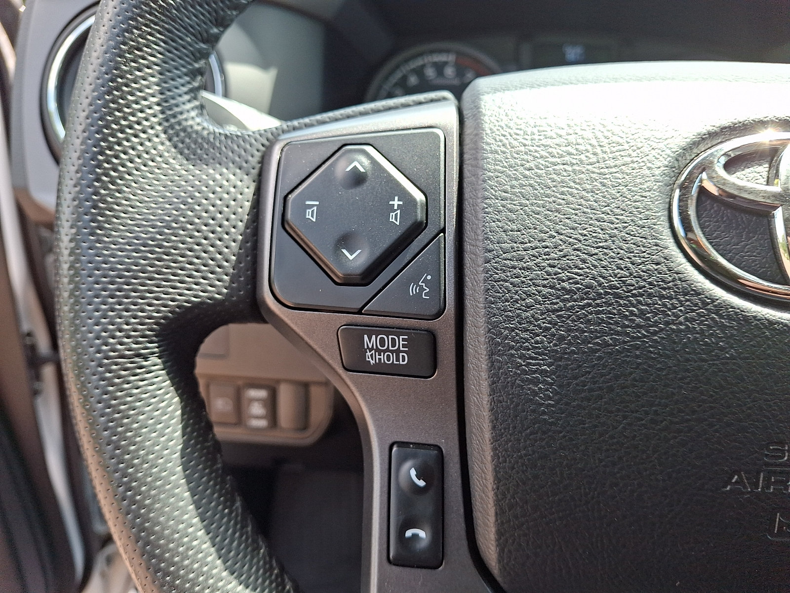 Used 2023 Toyota Tacoma TRD Off-Road AWD/4WD image 18