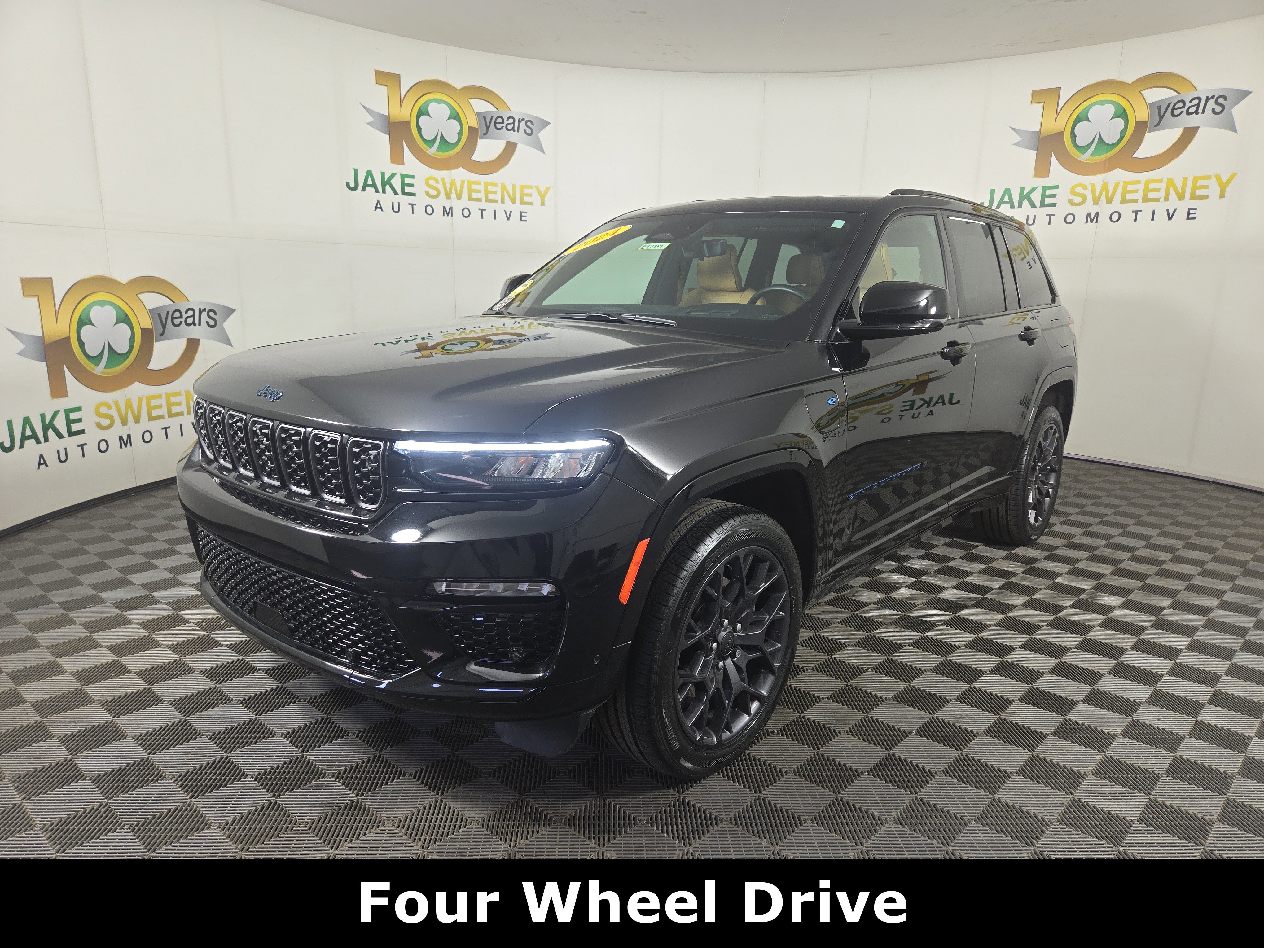 Used 2024 Jeep Grand Cherokee Summit AWD/4WD image 4