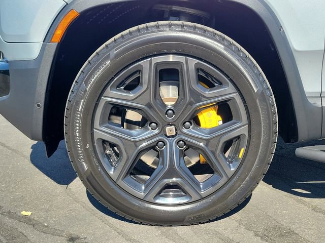 Used 2024 Rivian R1S Adventure image 28