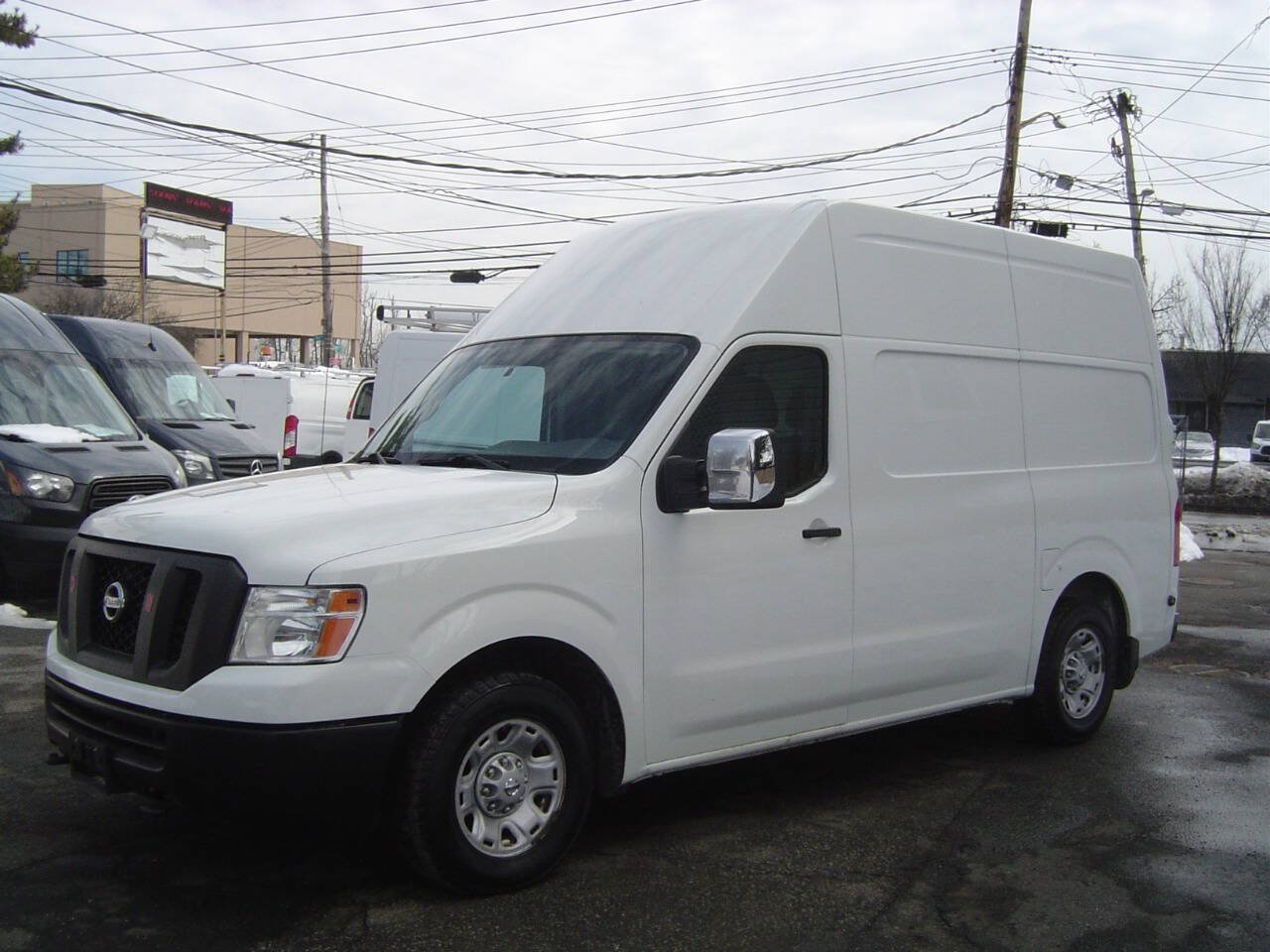 Used 2018 Nissan NV 2500 SV RWD image 1