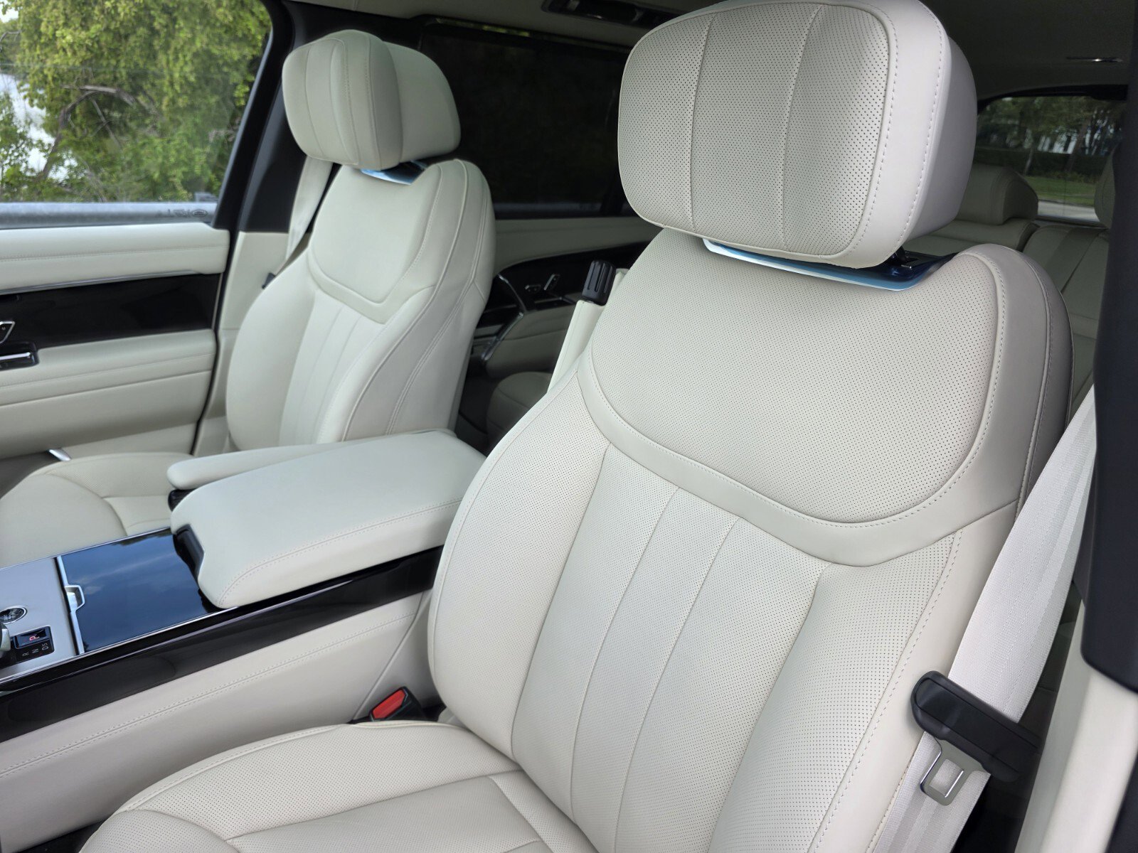 New 2026 Land Rover Range Rover Long Wheelbase Autobiography image 12