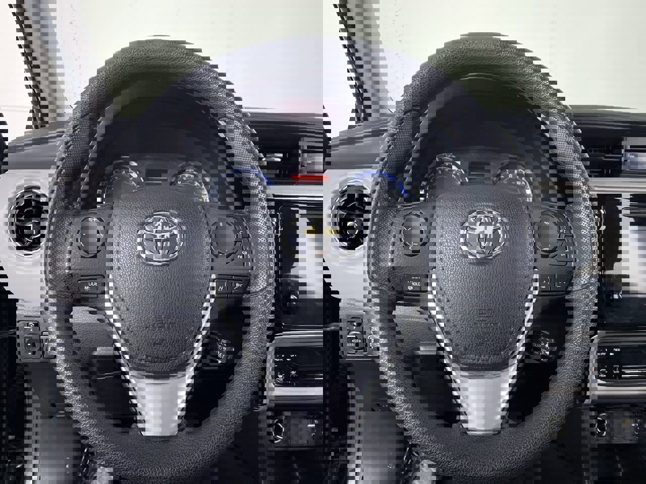 Used 2017 Toyota Corolla XLE image 13