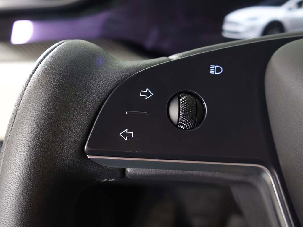Used 2022 Tesla Model X Plaid image 43