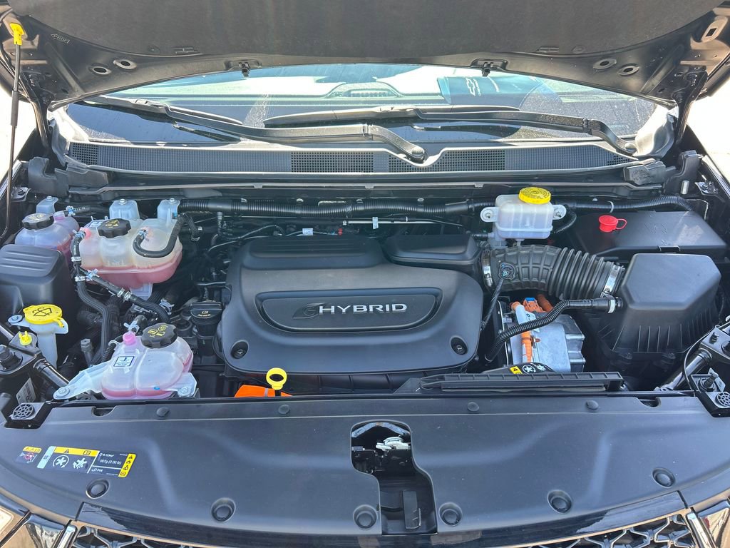 Used 2022 Chrysler Pacifica Limited w/ Uconnect Theater Family Group FWD image 31