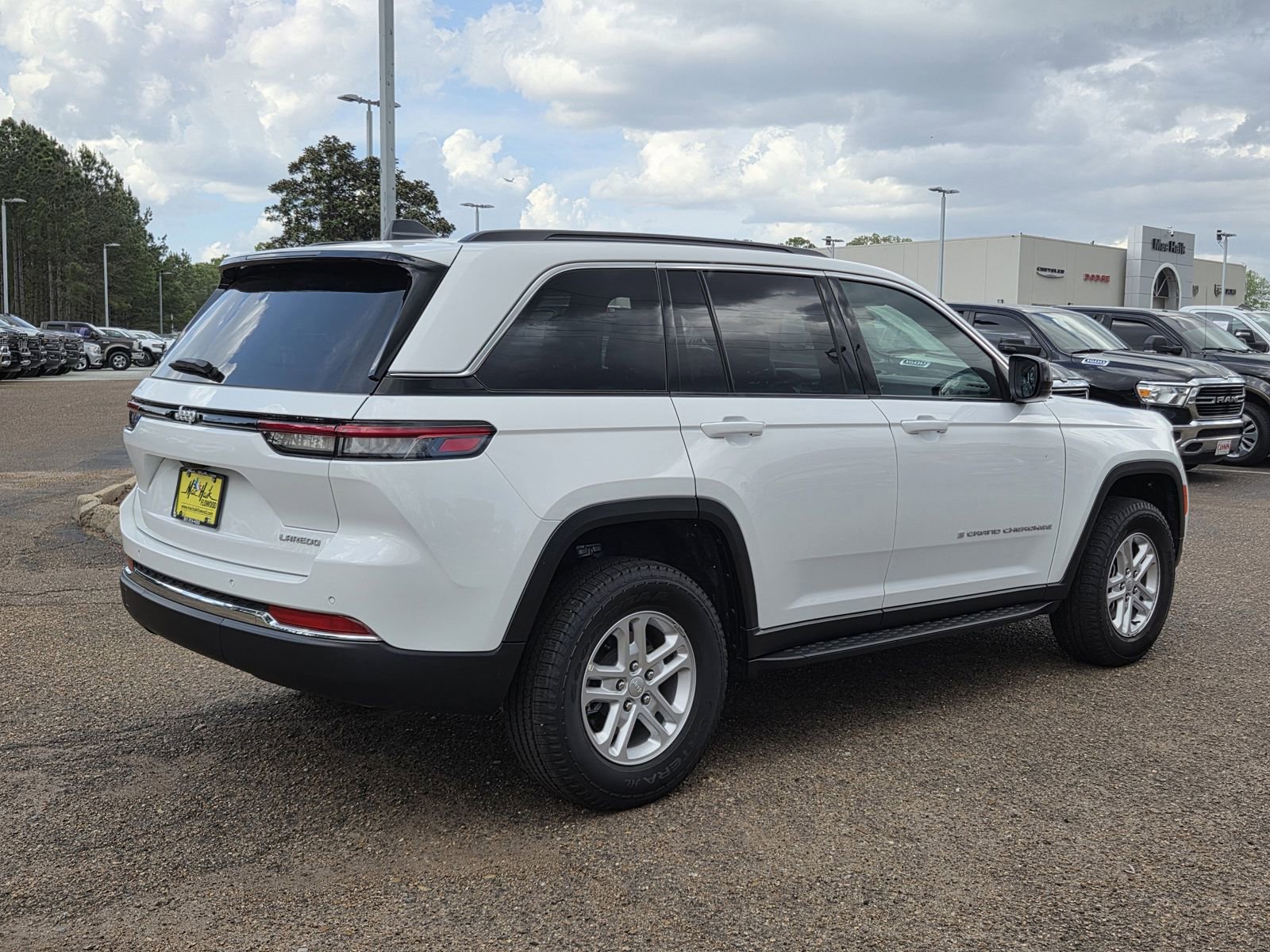 New 2025 Jeep Grand Cherokee Laredo image 17