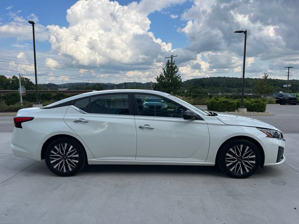 Used 2025 Nissan Altima 2.5 SV FWD image 22
