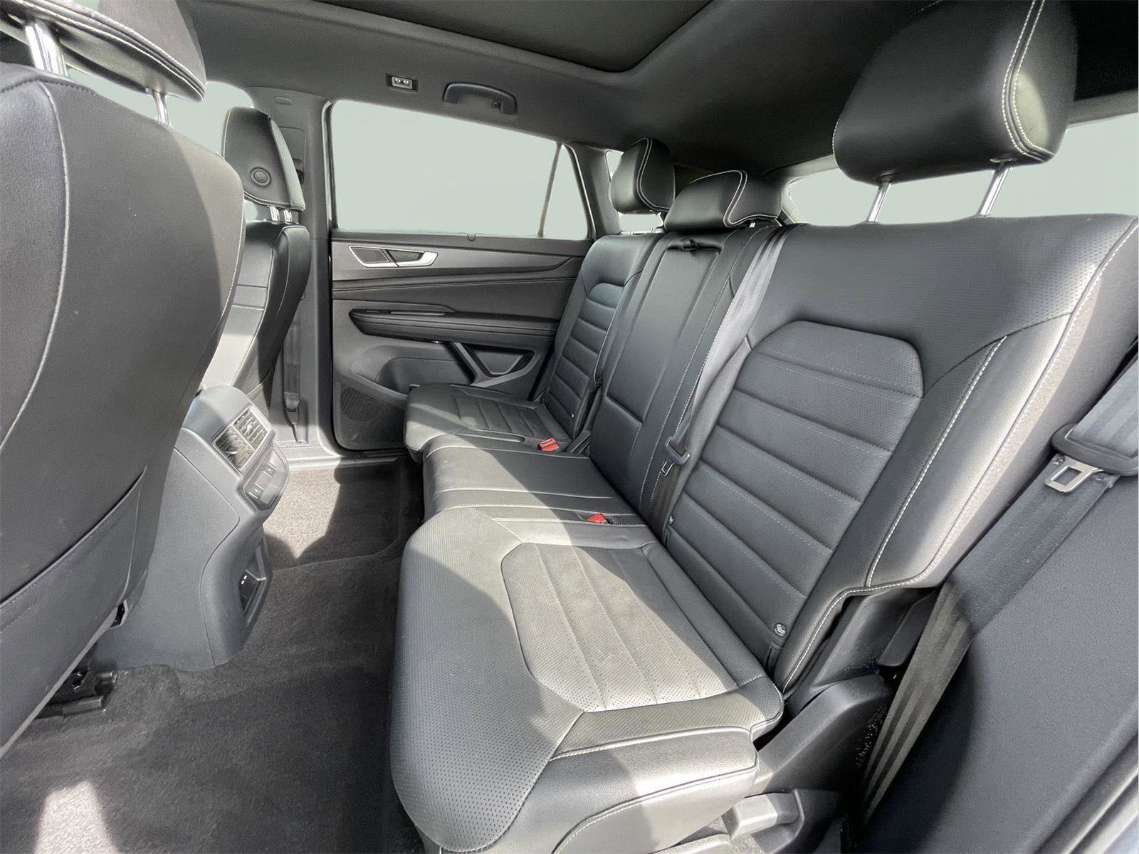 Used 2024 Volkswagen Atlas Cross Sport SEL R-Line image 16