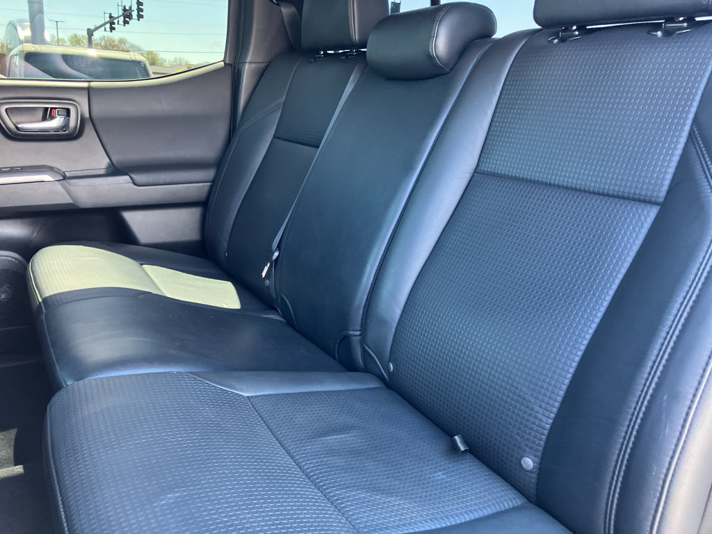 Used 2018 Toyota Tacoma TRD Sport image 31