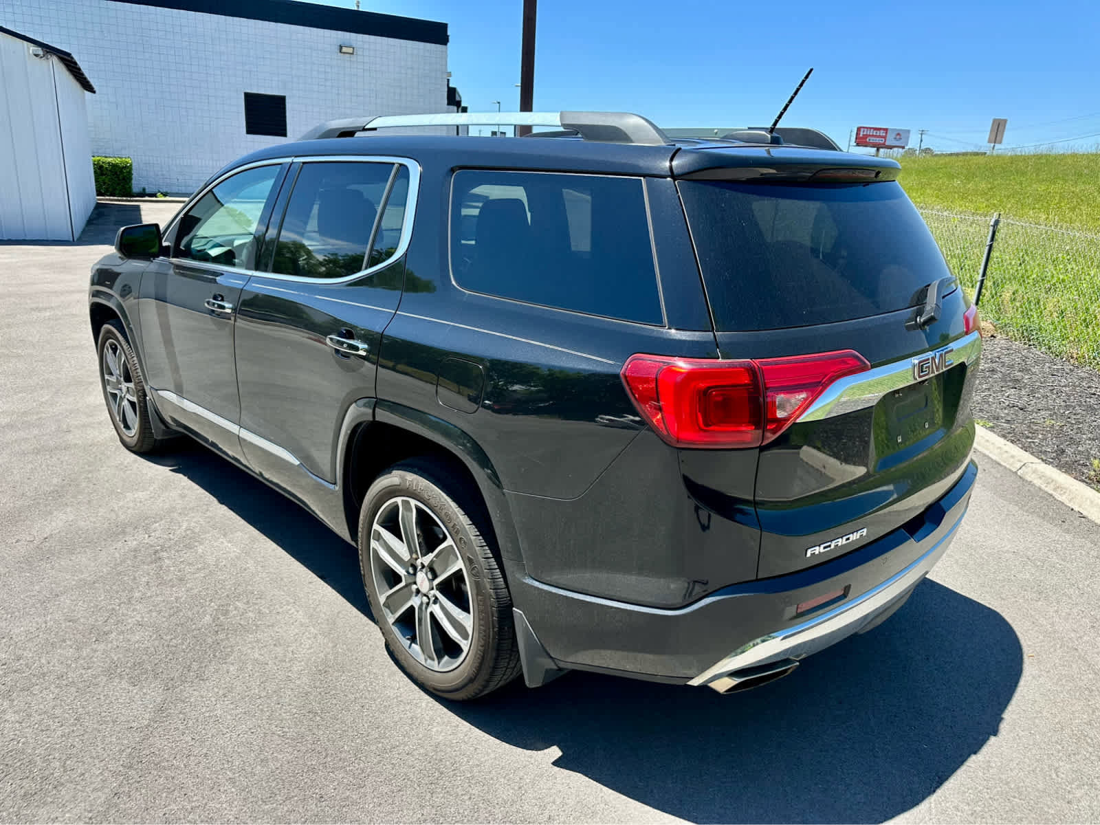 Used 2017 GMC Acadia Denali w/ Technology Package FWD image 7
