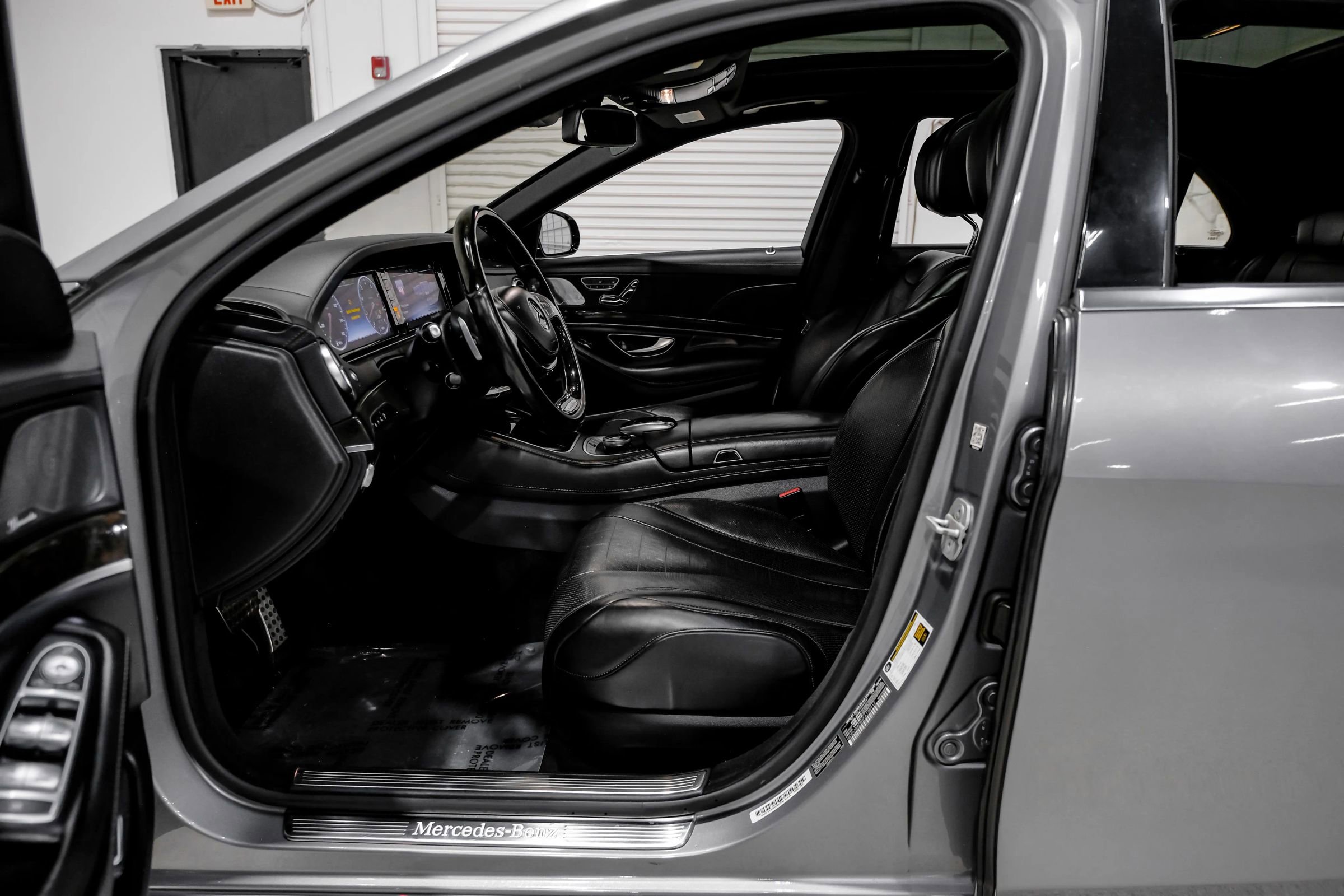 Used 2015 Mercedes-Benz S 550 Sedan w/ Sport Package w/ Sport Package image 19