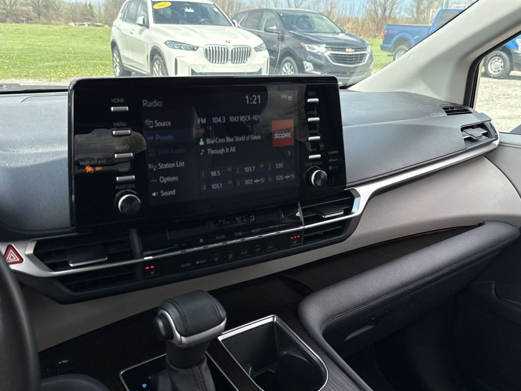 Used 2023 Toyota Sienna XLE FWD image 12
