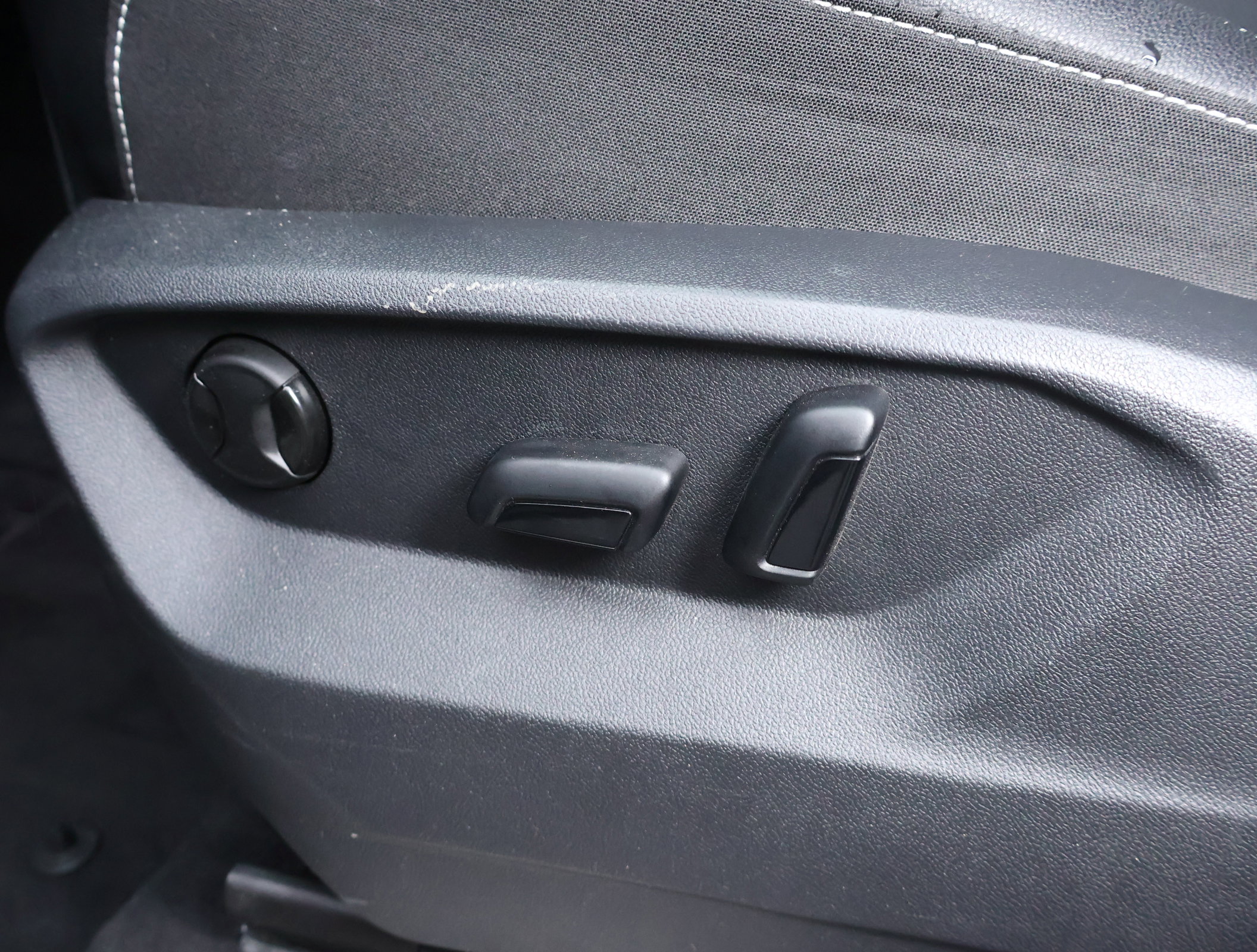 Used 2025 Volkswagen Atlas SE image 9