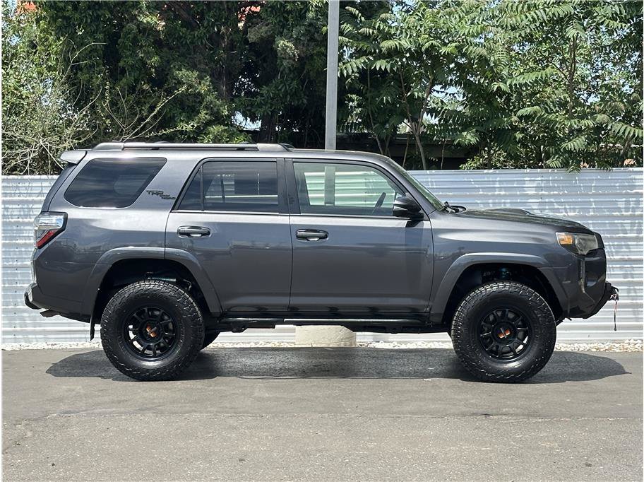 Used 2022 Toyota 4Runner TRD Off-Road Premium AWD/4WD image 9