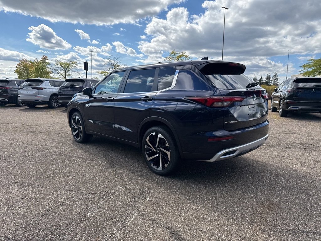 New 2025 Mitsubishi Outlander SE image 11
