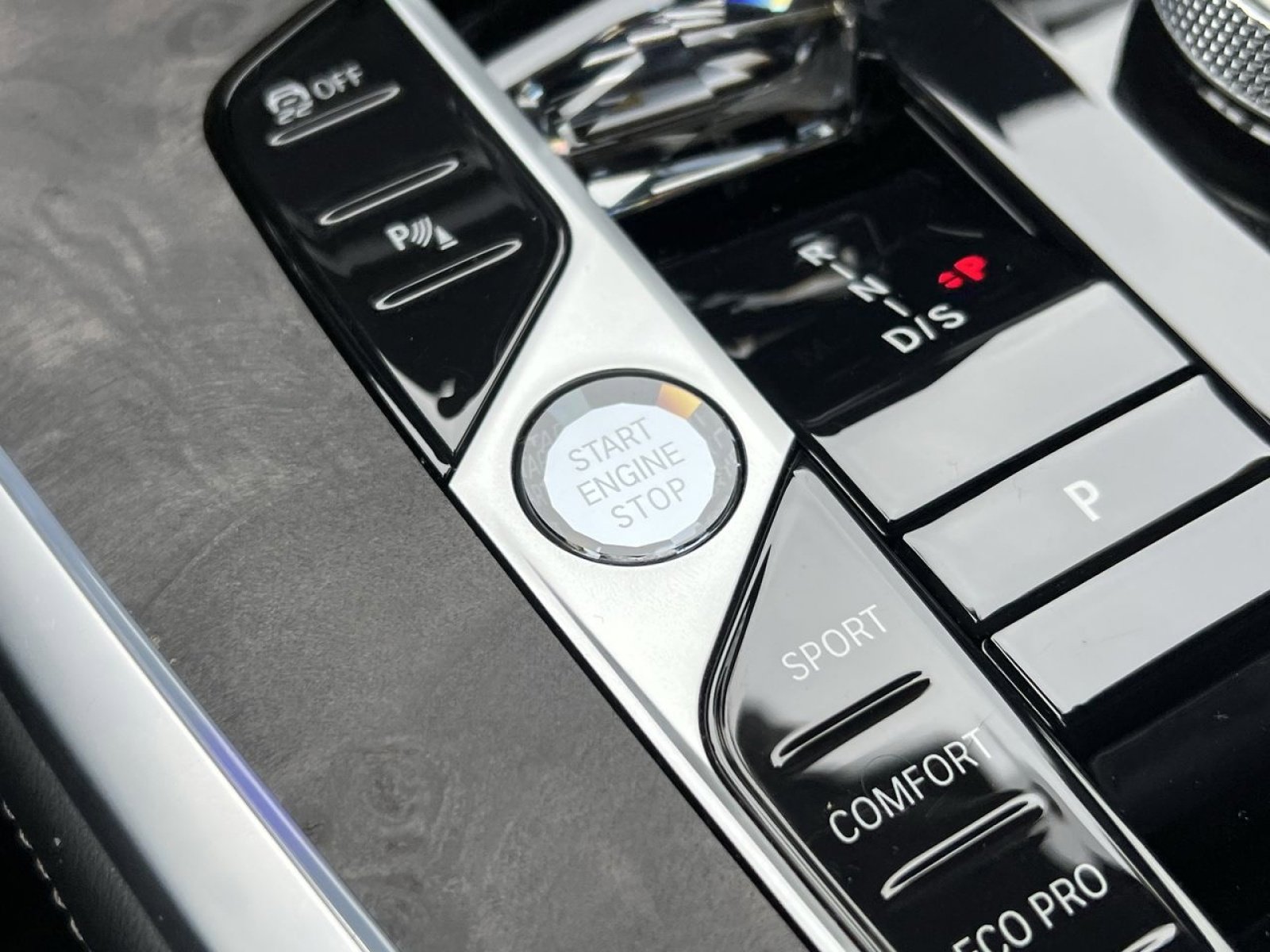 Used 2024 BMW X7 M60i w/ Executive Package image 33