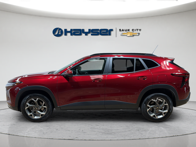 Used 2025 Chevrolet Trax LT w/ LT Convenience Package FWD image 4