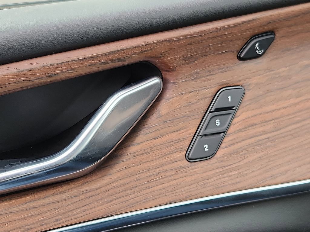 Used 2024 Jeep Grand Cherokee Summit w/ Luxury Tech Group V image 20