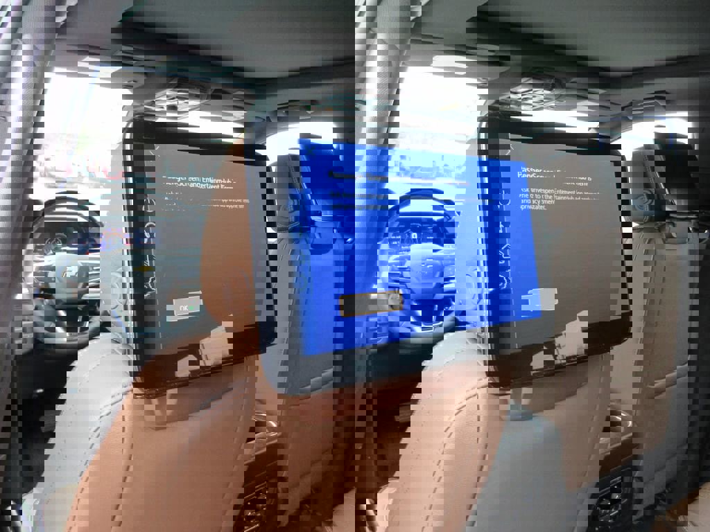 New 2026 Chevrolet Suburban High Country image 17