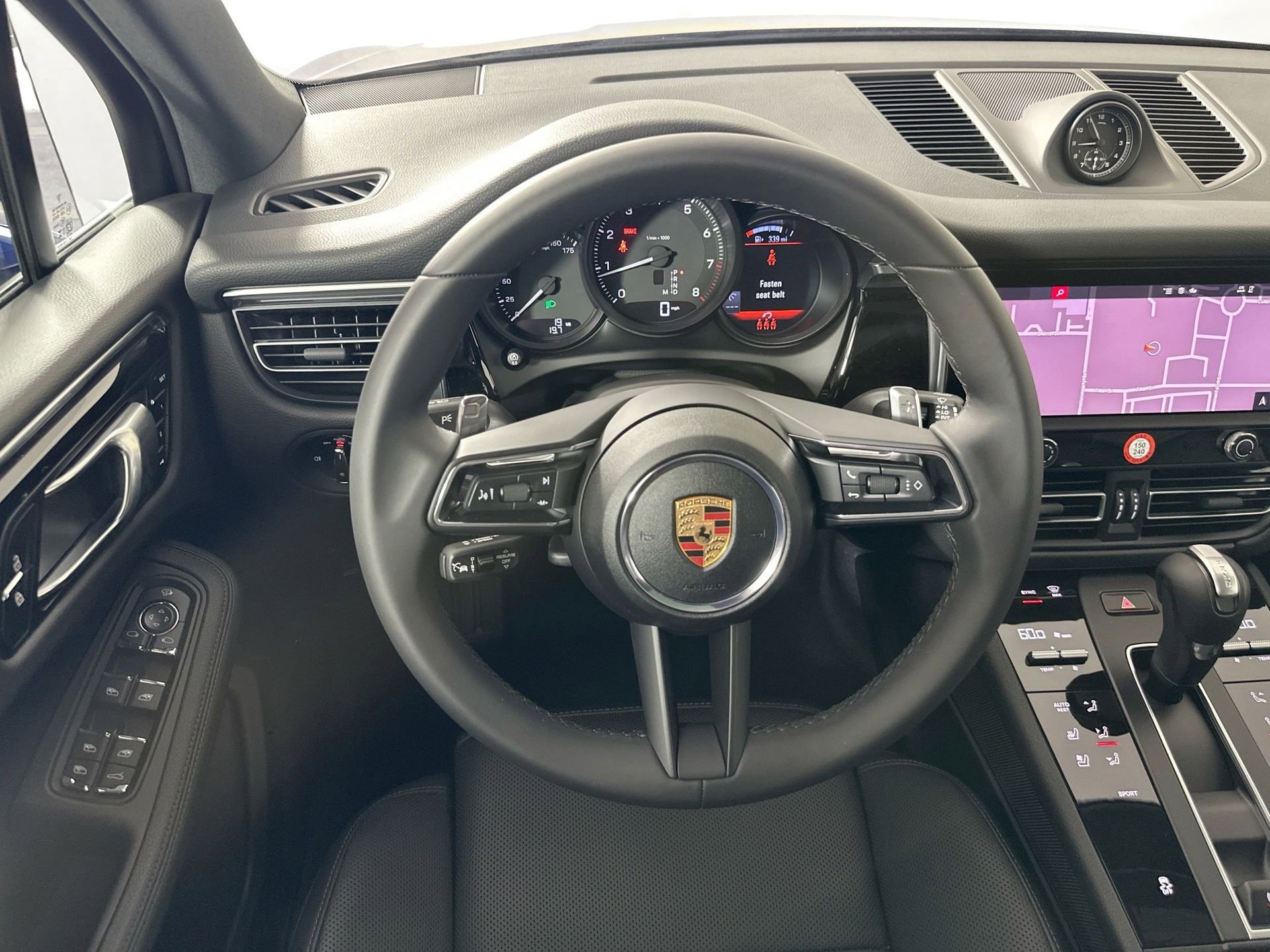 Certified 2025 Porsche Macan image 18