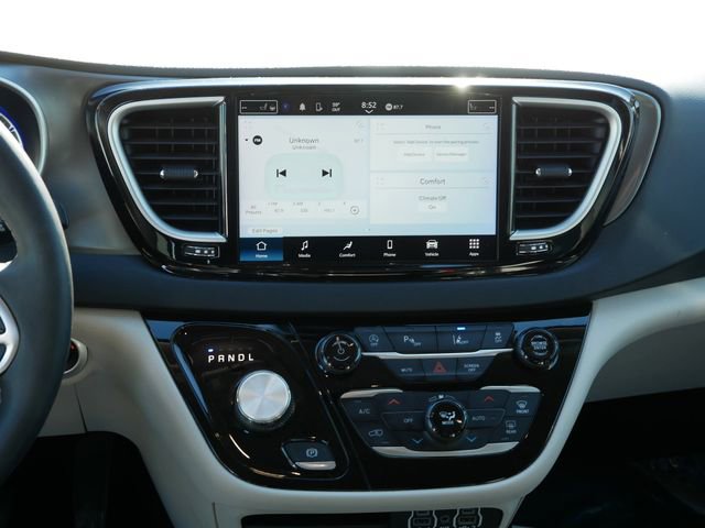 Used 2023 Chrysler Pacifica Touring-L image 10