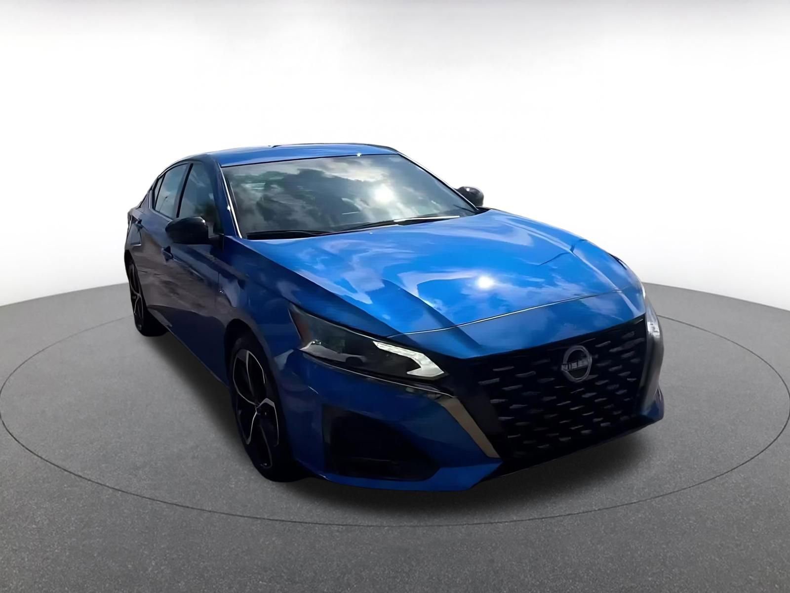 Used 2025 Nissan Altima 2.5 SR image 3