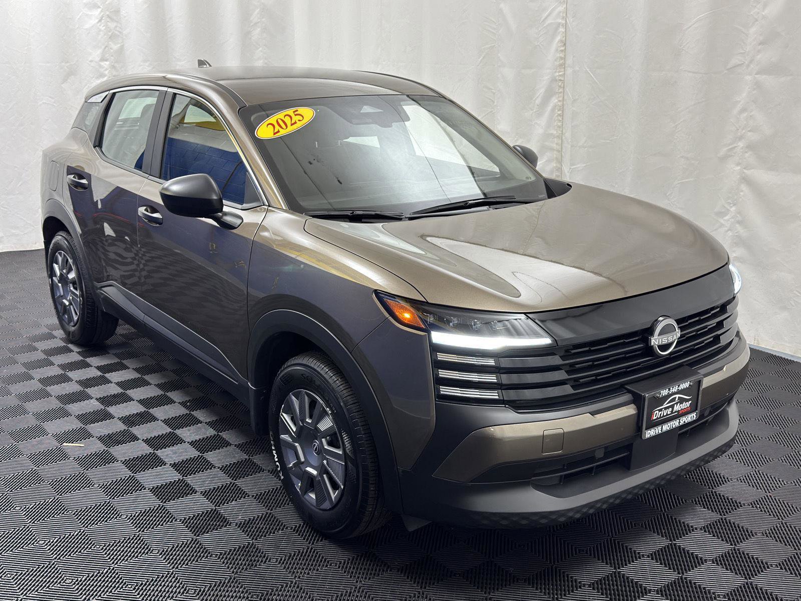 Used 2025 Nissan Kicks S AWD/4WD image 14
