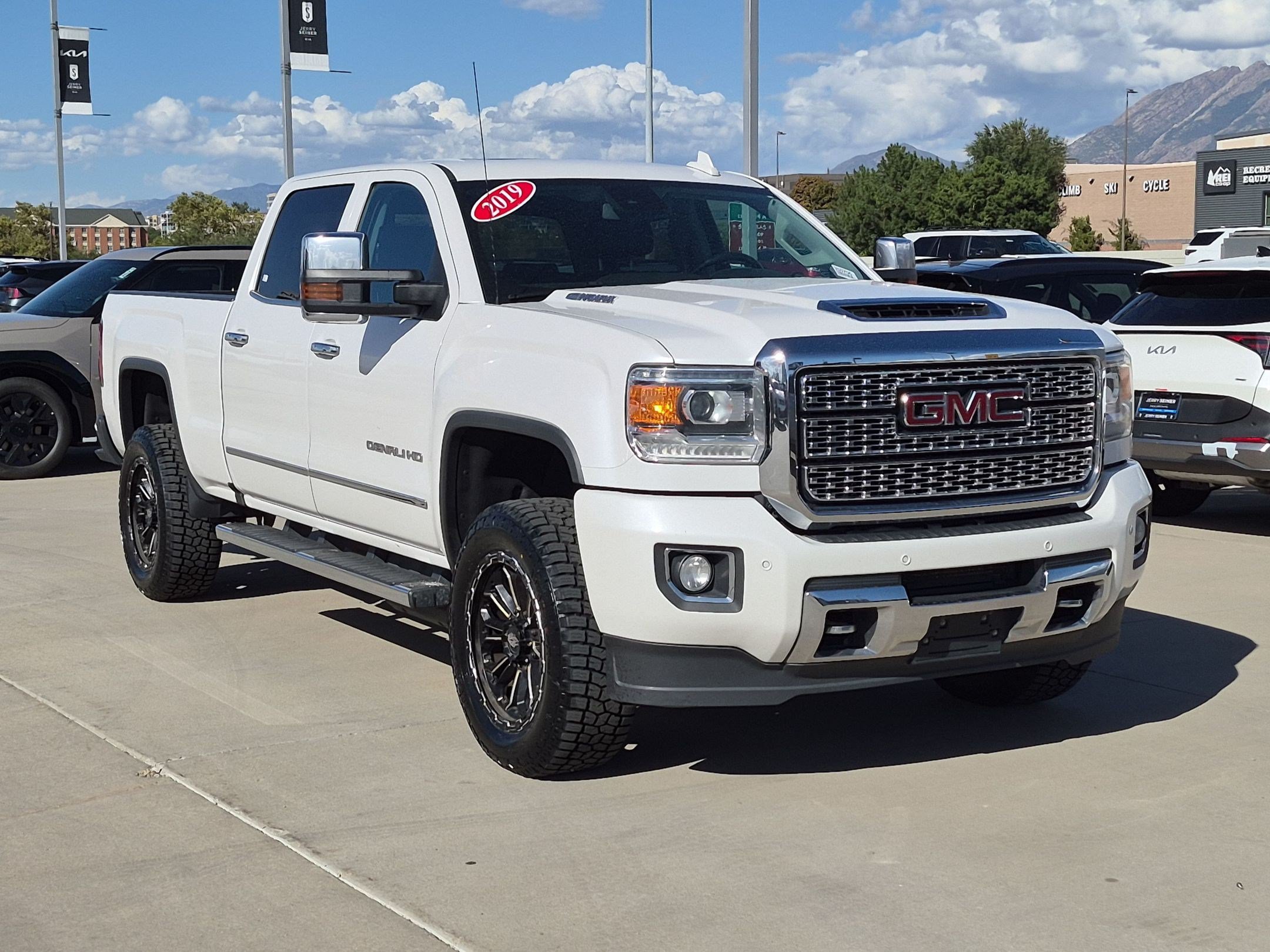 Used 2019 GMC Sierra 3500 Denali w/ Duramax Plus Package AWD/4WD image 7