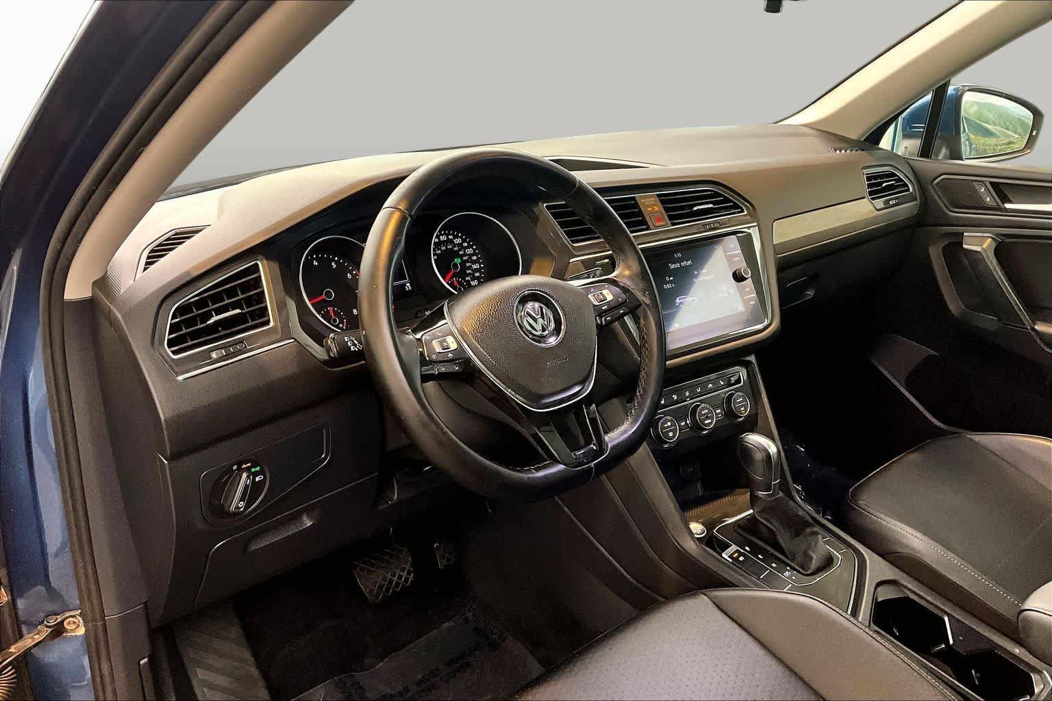 Used 2019 Volkswagen Tiguan SE w/ Panoramic Sunroof Package FWD image 17