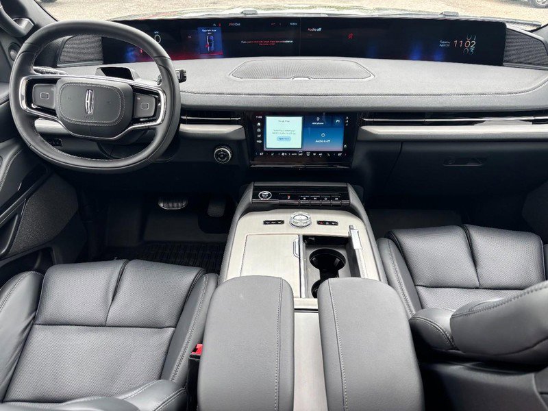New 2026 Lincoln Navigator Reserve AWD/4WD image 13
