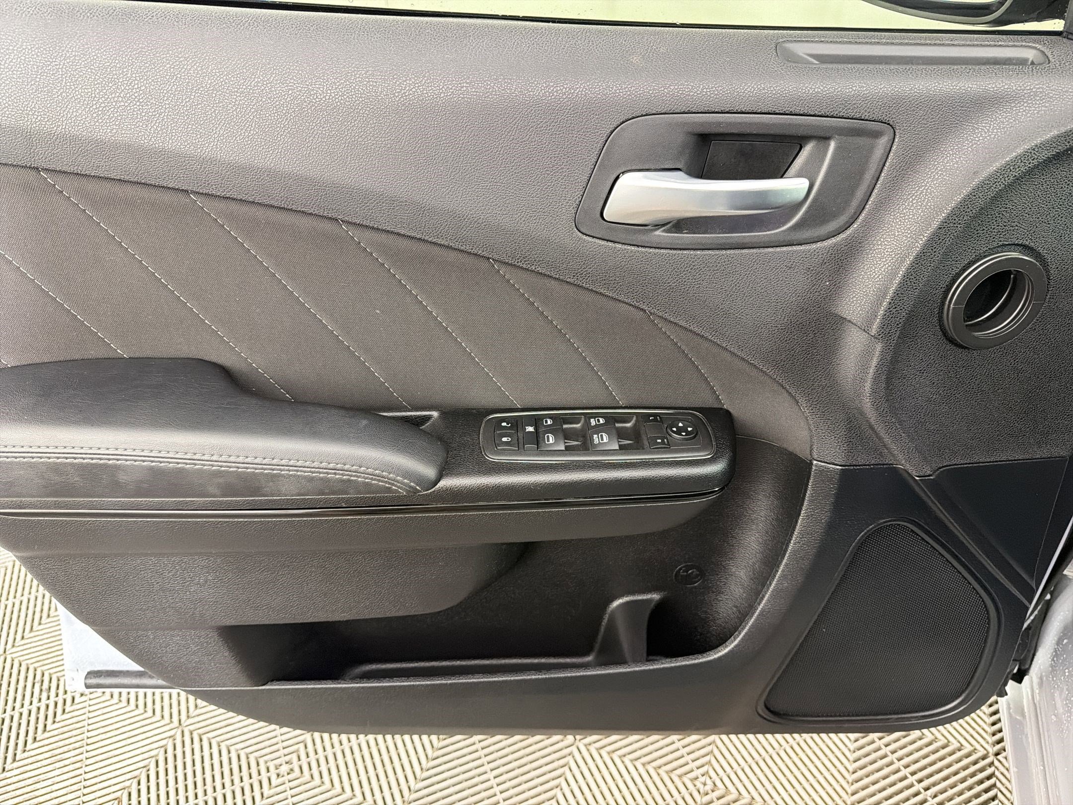 Used 2022 Dodge Charger SXT w/ Blacktop Package image 13