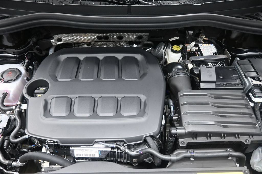 Used 2025 Volkswagen Tiguan SE FWD image 30
