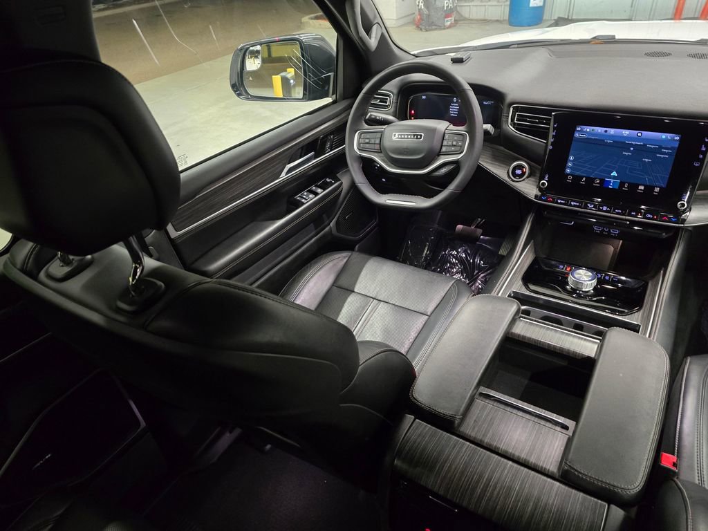 Used 2024 Jeep Wagoneer Series II w/ Flexible Seating Group RWD image 38
