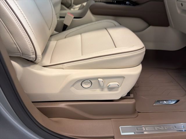 Used 2026 GMC Yukon Denali w/ Sun & Power Step Package image 20