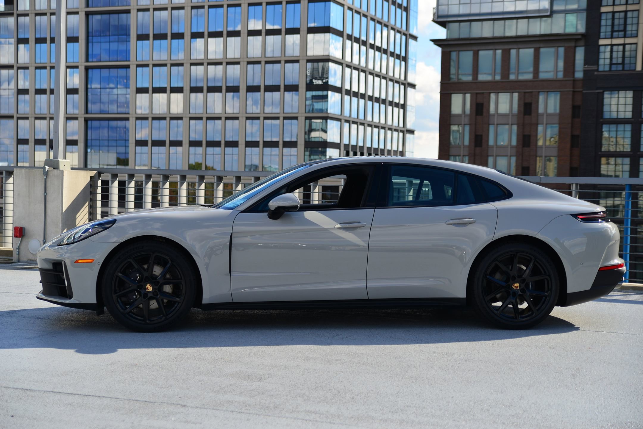 New 2026 Porsche Panamera 4 image 2