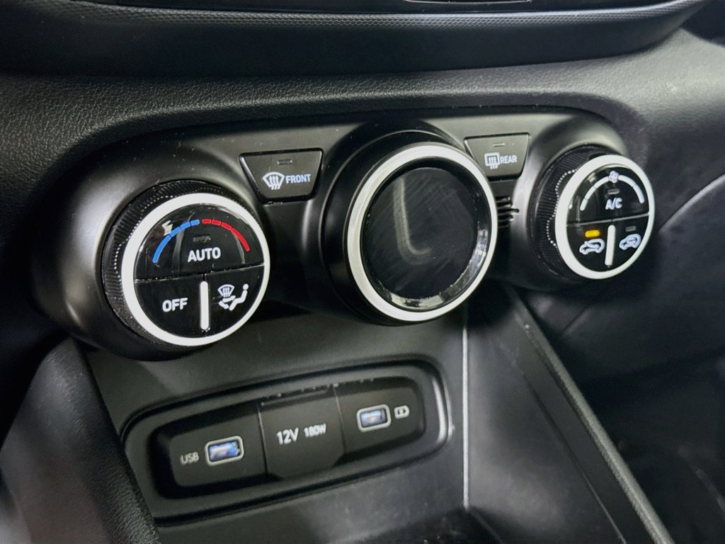 Certified 2022 Hyundai Venue Limited FWD image 10